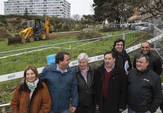 O alcalde visita as obras de acondicionamento dun espazo en Eirís